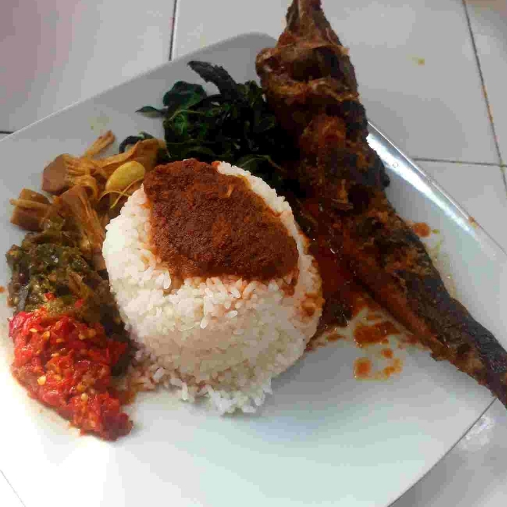 Nasi Campur Lele