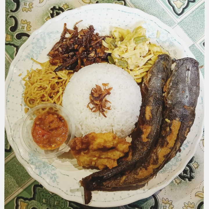 Nasi Campur Lele Goreng