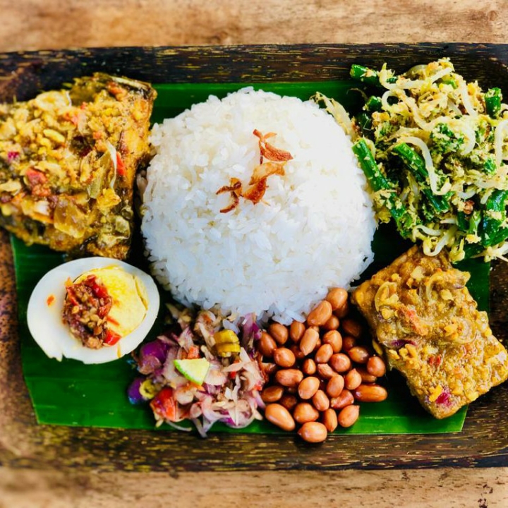 Nasi Campur Mujair