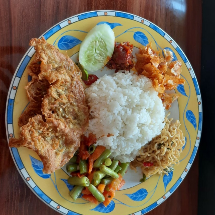 Nasi Campur Peyek Teri