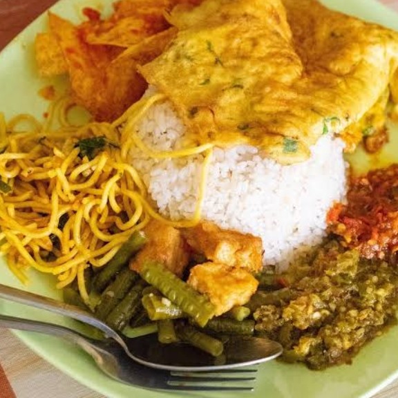 Nasi Campur Plus Telur