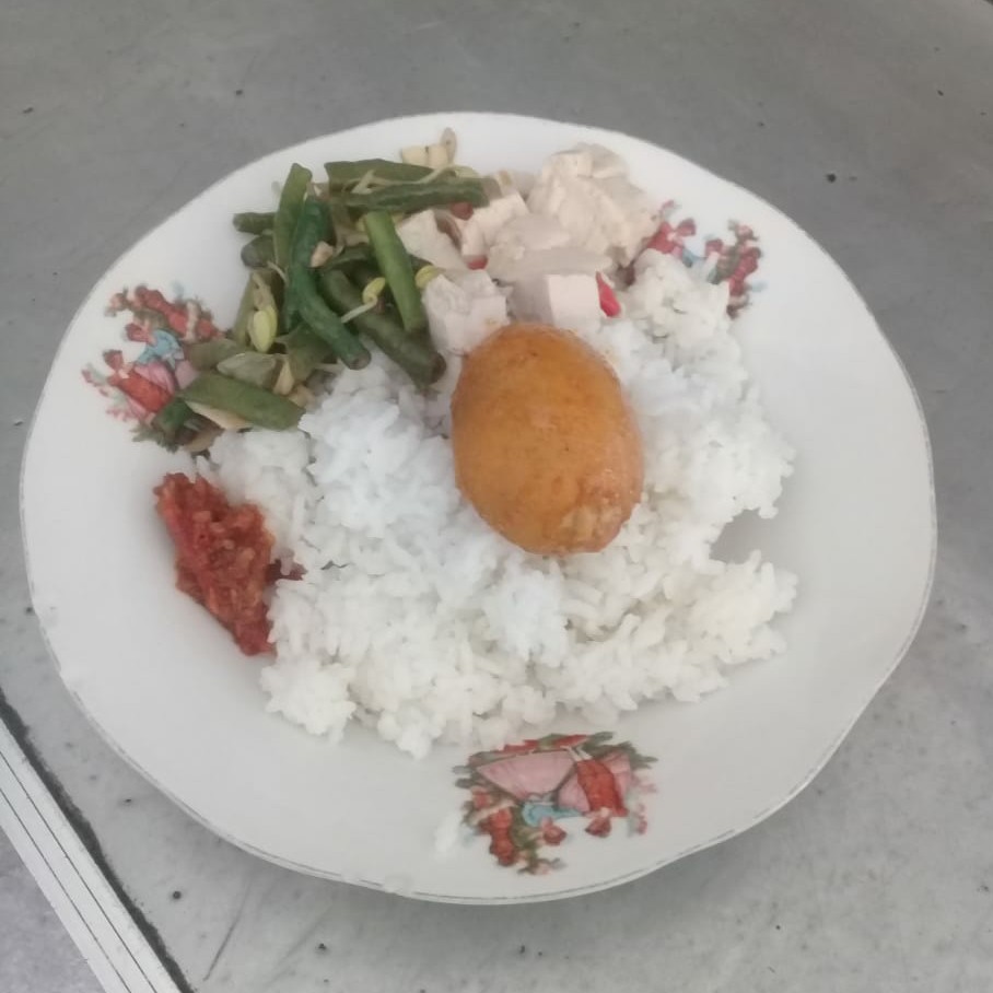 Nasi Campur Sayur Sambel Telur