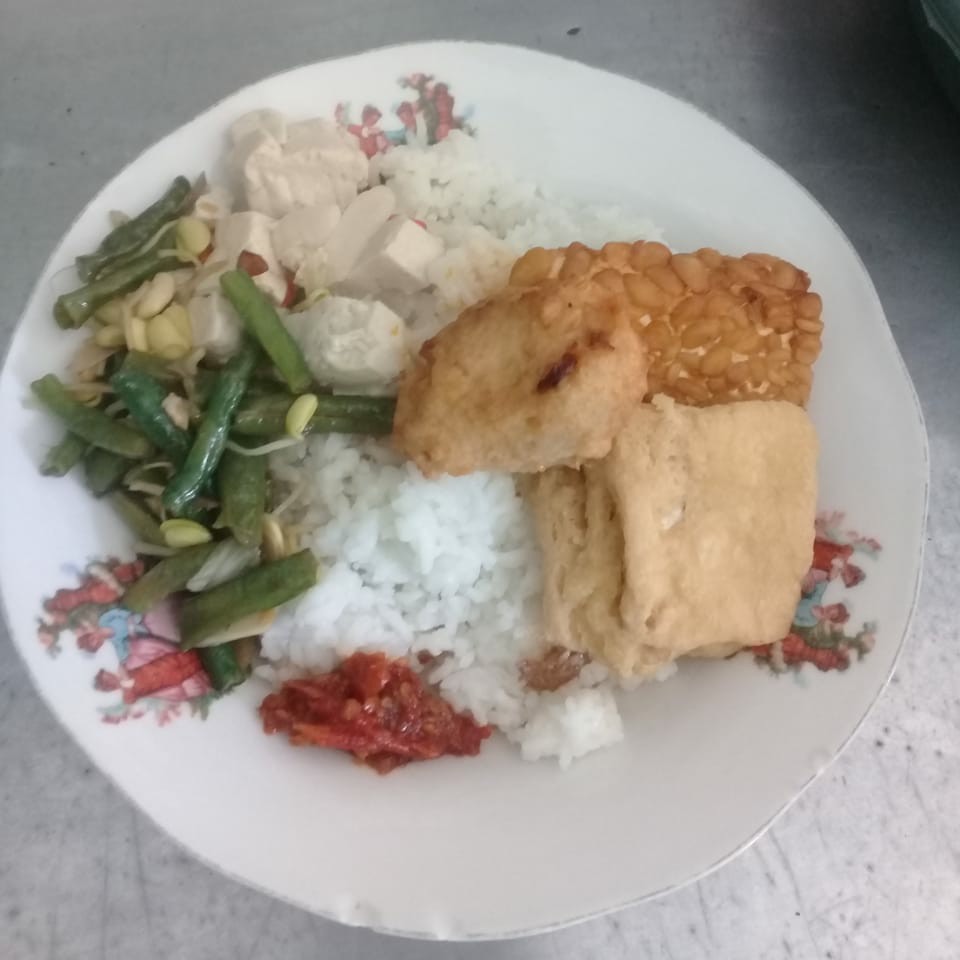 Nasi Campur Sayur Sambel Tempe