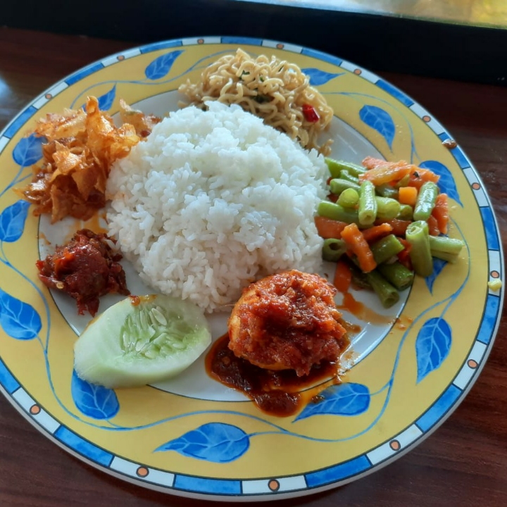 Nasi Campur Telor Bali