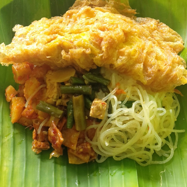 Nasi Campur Telor Dadar