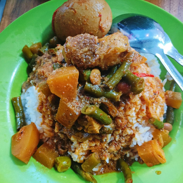 Nasi Campur Telur  Bebek