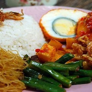 Nasi Campur Telur