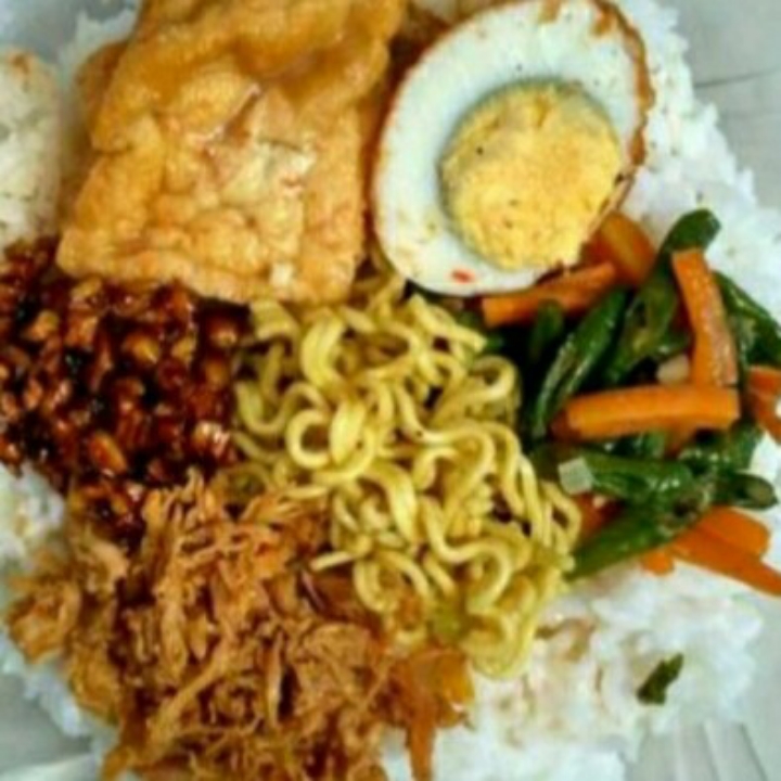 Nasi Campur Telur