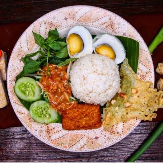 Nasi Campur Telur