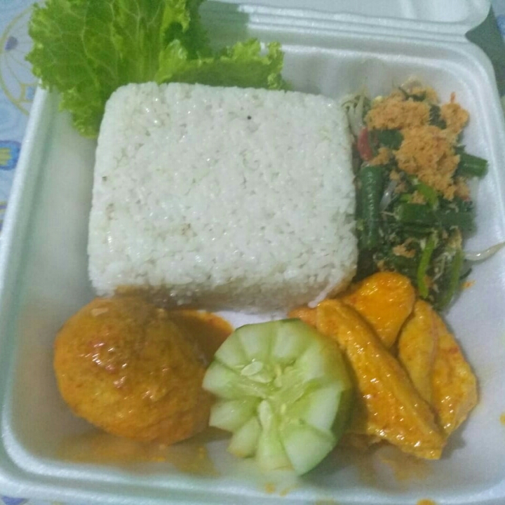 Nasi Campur Telur