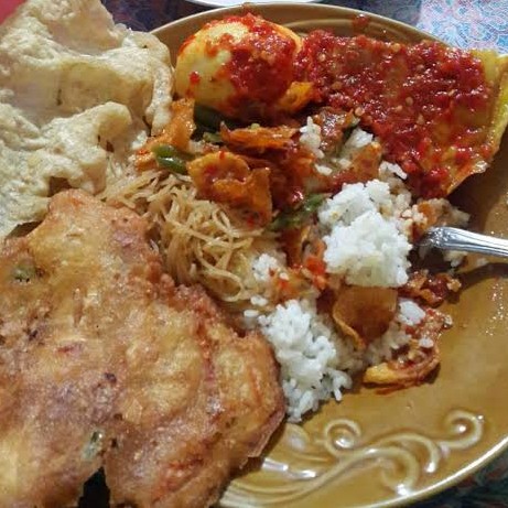 Nasi Campur Telur Asin