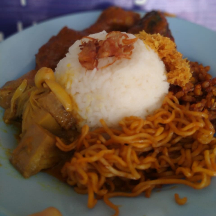 Nasi Campur dan Minum