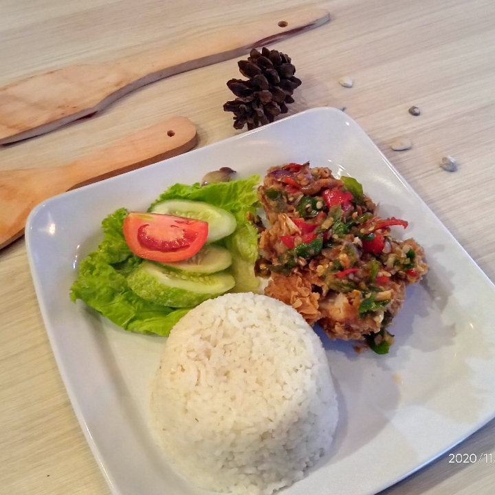 Nasi Chicken Geprek Sambal Matah