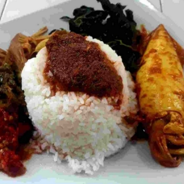 Nasi Cumi Komplit