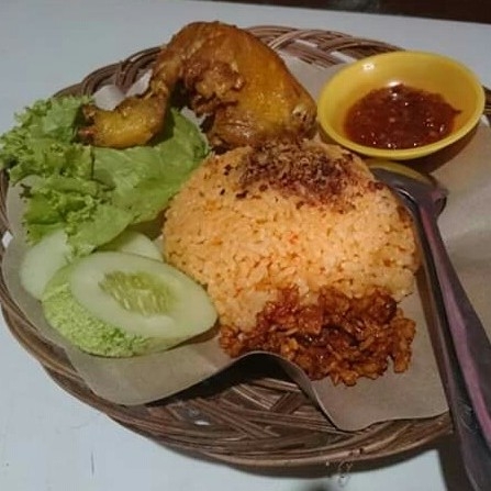 Nasi Gonjleng Plus Ayam