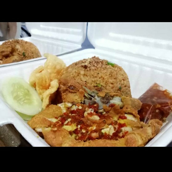 Nasi Goreng Ayam Geprek