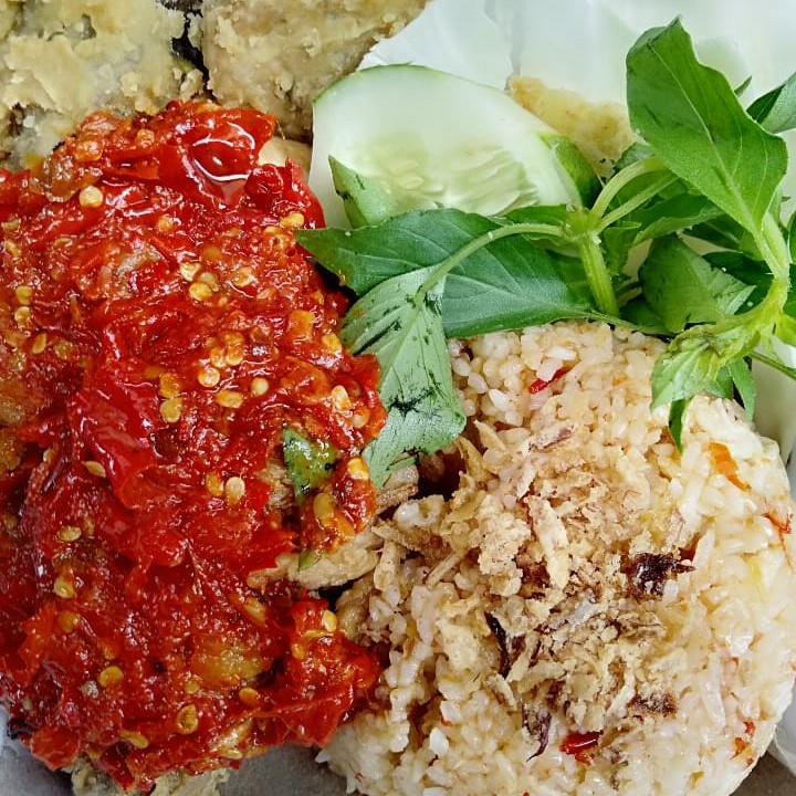 Nasi Goreng Ayam Geprek Sambal Merah