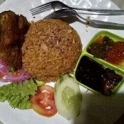 Nasi Goreng Ayam Penyet Kremes 