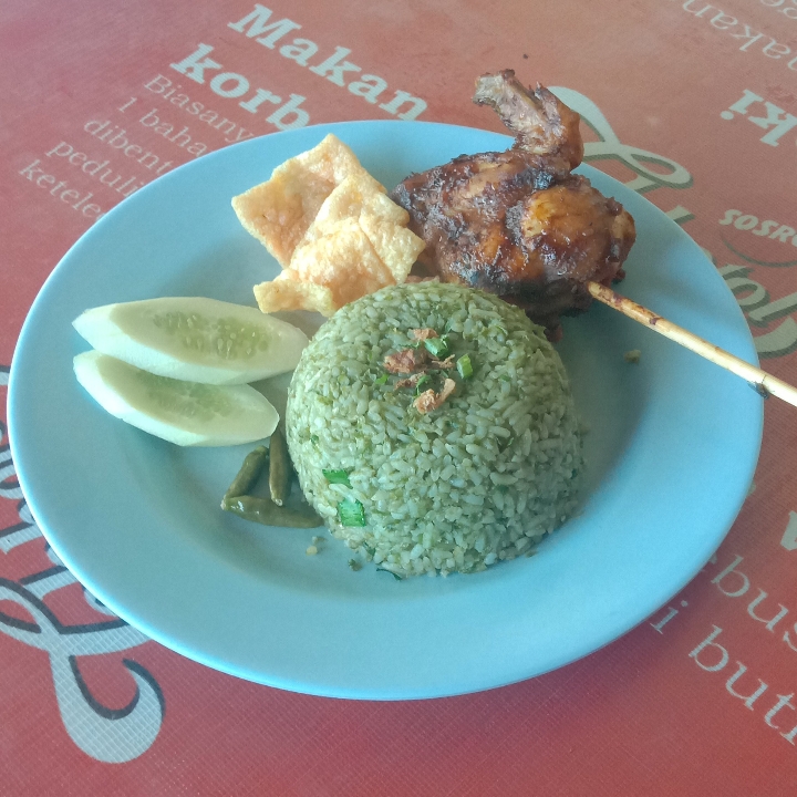 Nasi Goreng Cabe Ijo Dan Ayam Bakar