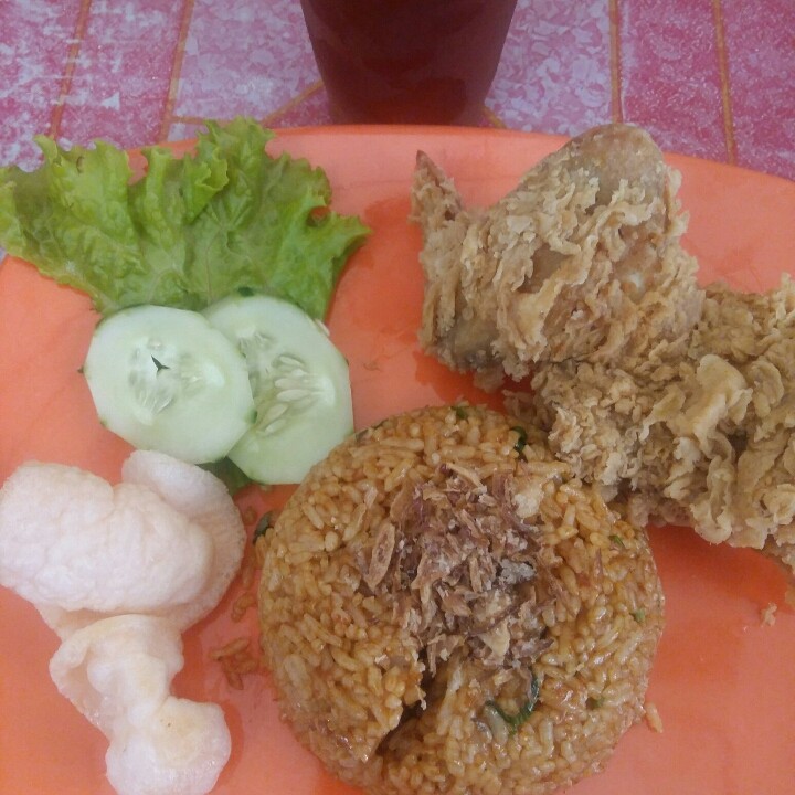 Nasi Goreng Chiken Dan Teh Poci