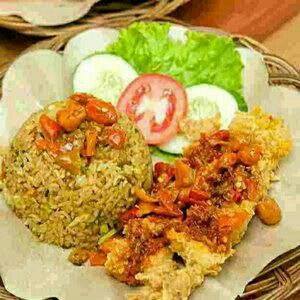 Nasi Goreng Ayam Geprek 