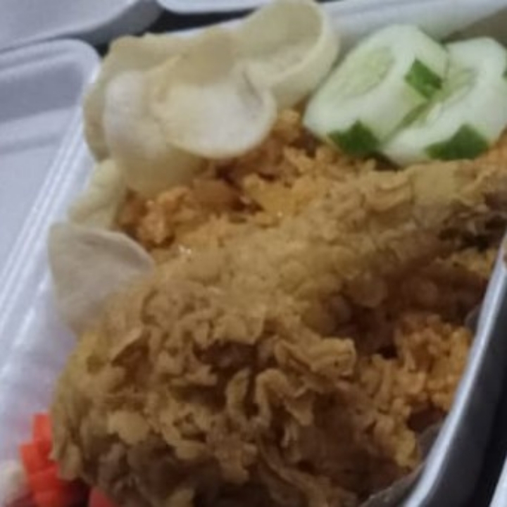 Nasi Goreng Kari dan Ayam Crispy