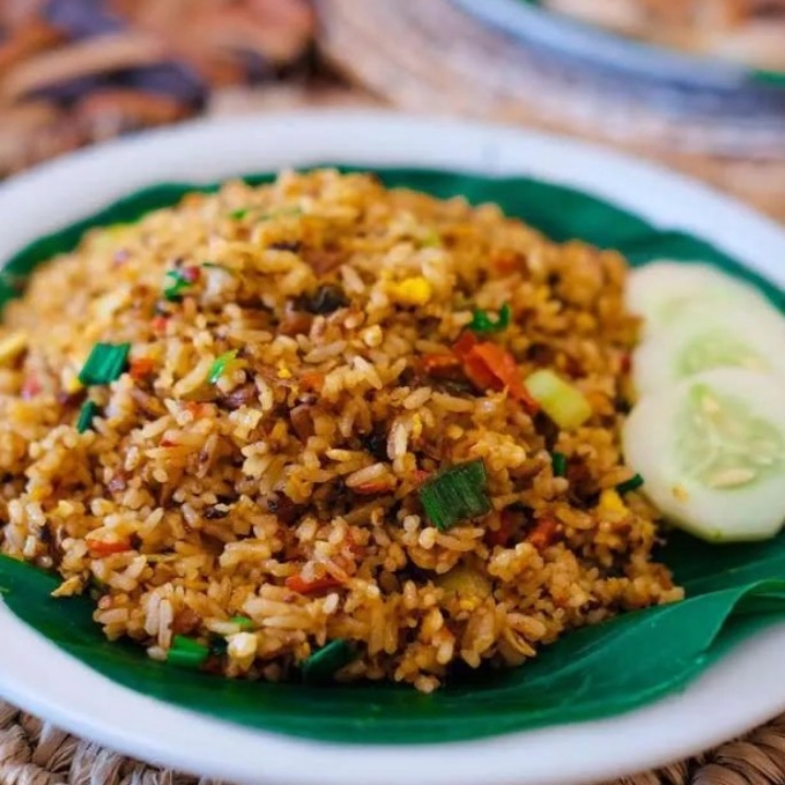 Nasi Goreng Telor Dadar Atau Sosis 