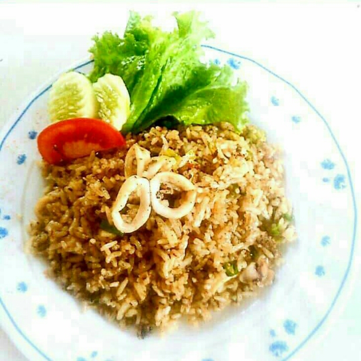 Nasi Goreng cumi tinta hitam