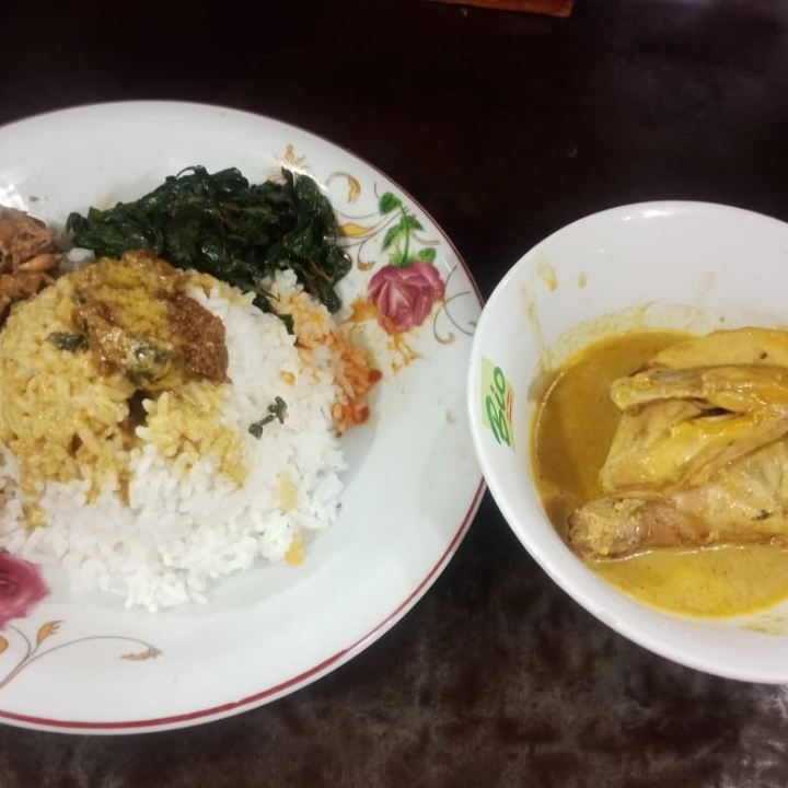 Nasi Gulai Ayam Kampung 