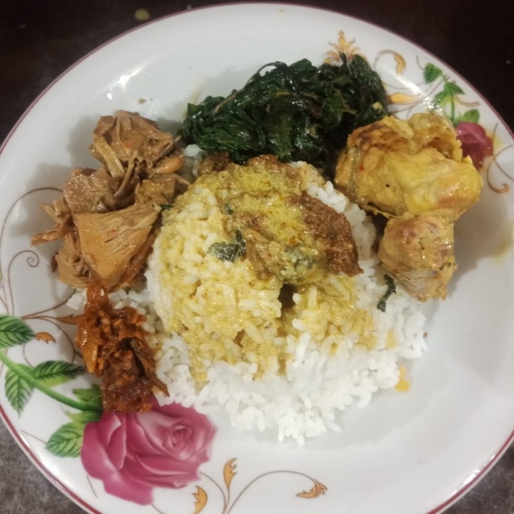 Nasi Gulai Ayam Pedaging 