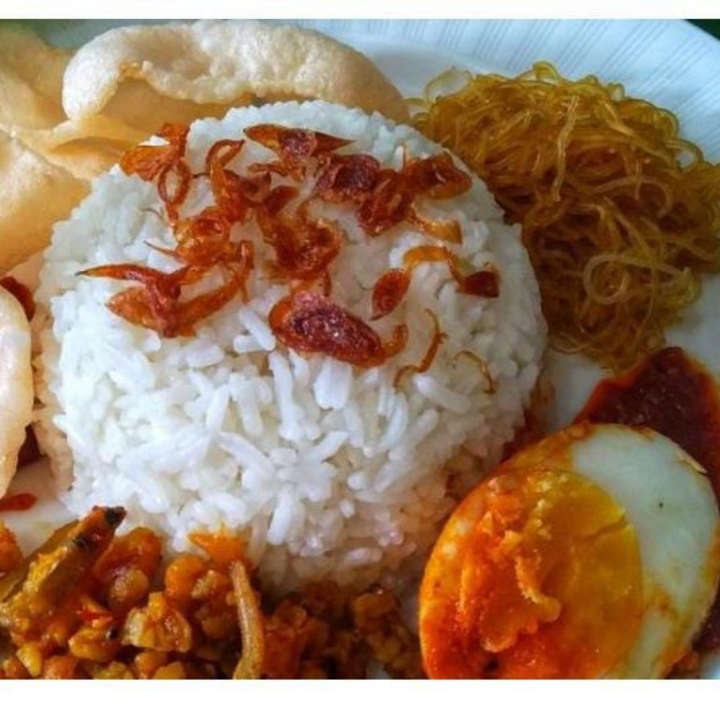 Nasi Gurih Plus Telur