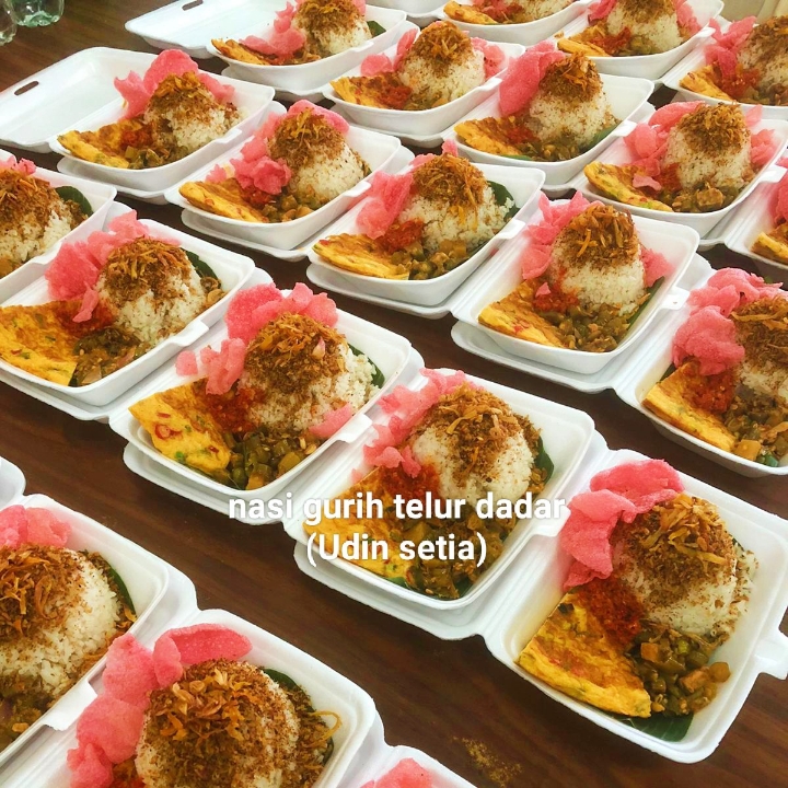 Nasi Gurih Telur Dadar