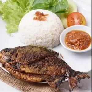 Nasi Ikan Bawal Goreng BG