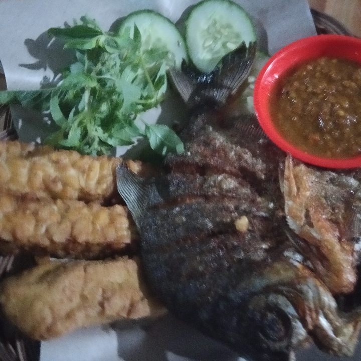 Nasi Ikan Bawal Tahu Tempe Sambel Petir