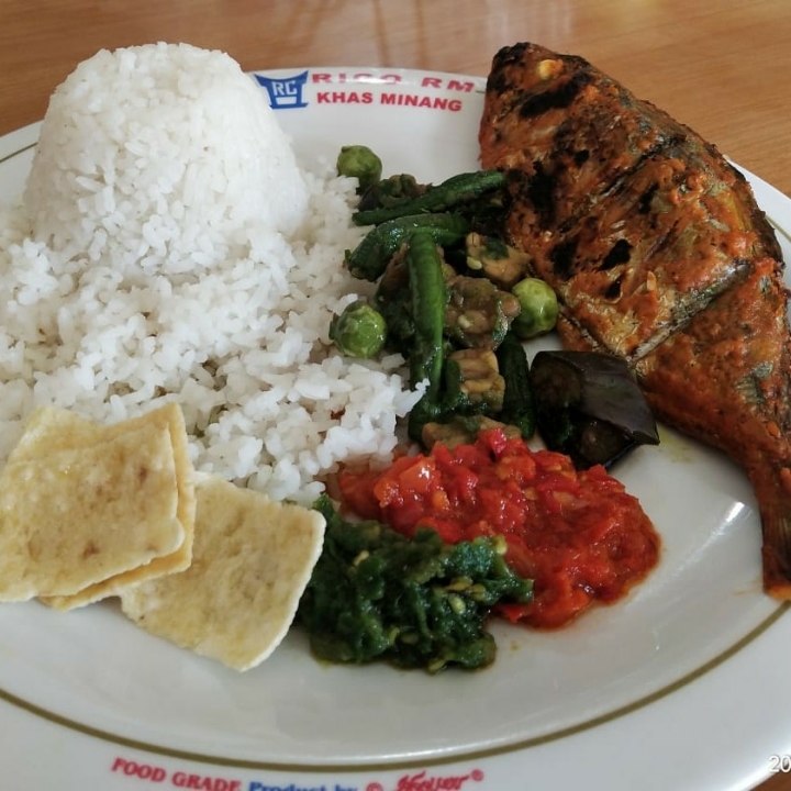 Nasi Ikan Dencis Bakar