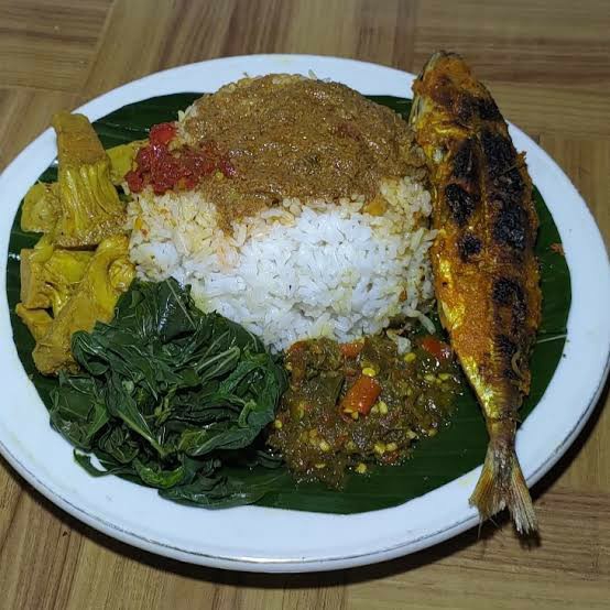 Nasi Ikan Gembung Bakar