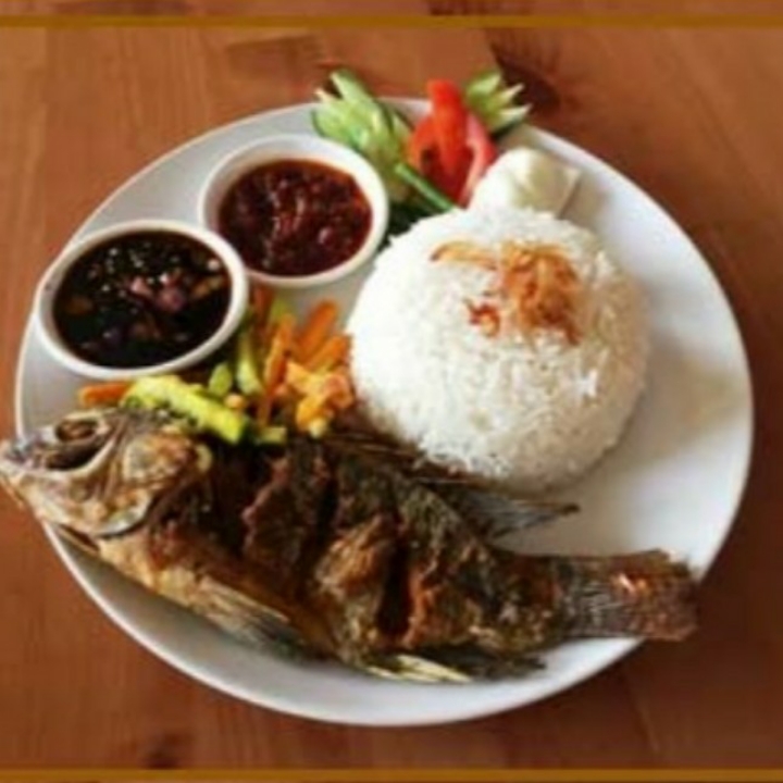 Nasi Ikan Goreng