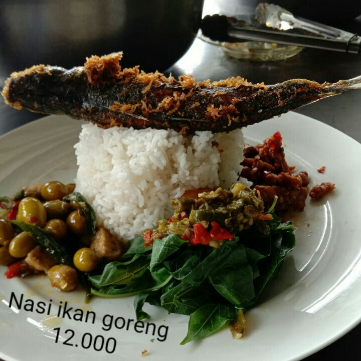 Nasi Ikan Goreng