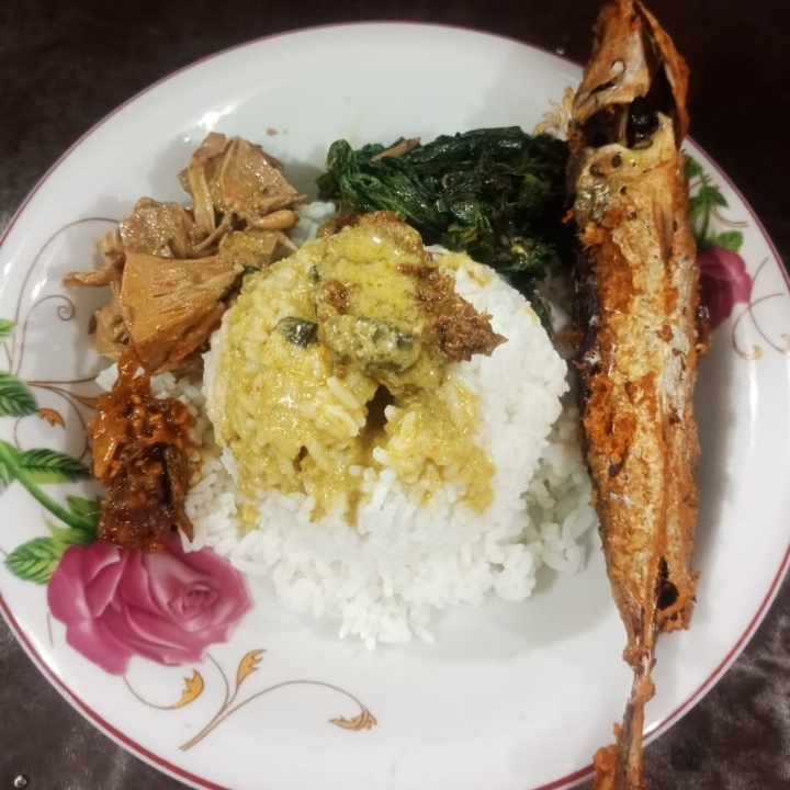 Nasi Ikan Goreng