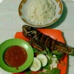 Nasi Ikan Lalapan