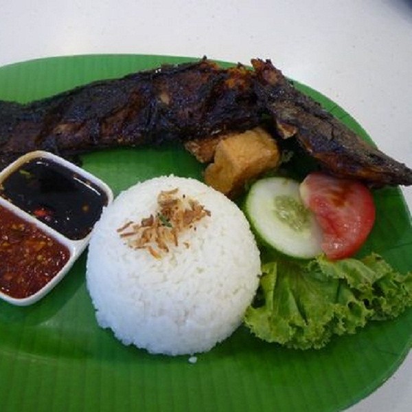 Nasi Ikan Lele Bakar