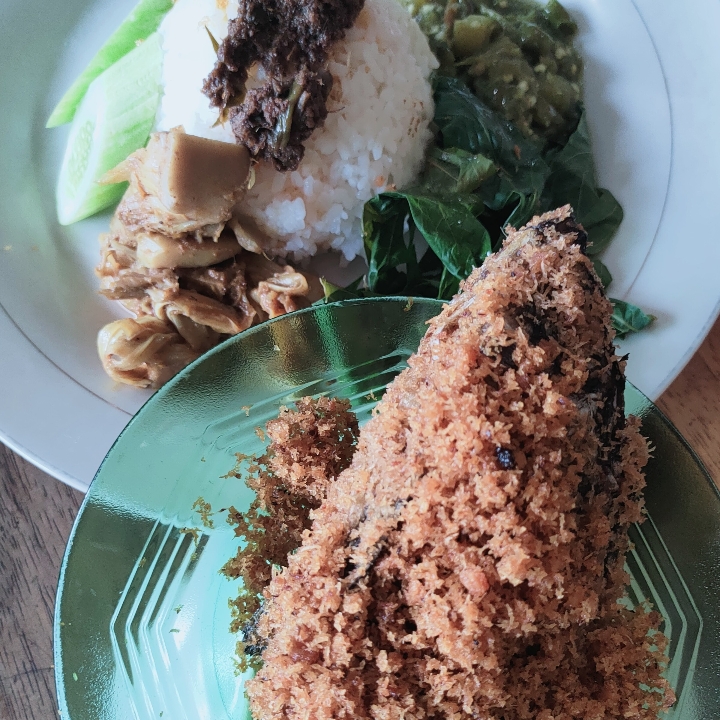 Nasi Ikan Mas Goreng