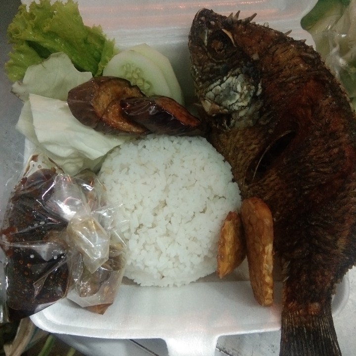 Nasi Ikan Nila Goreng