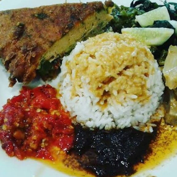 Nasi Ikan Telur Dadar