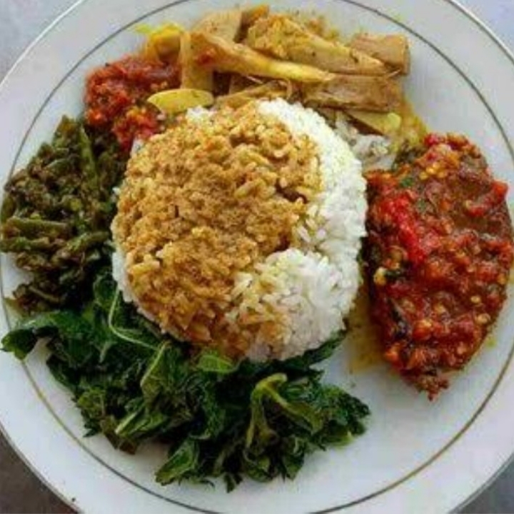 Nasi Ikan Tongkol Balado 