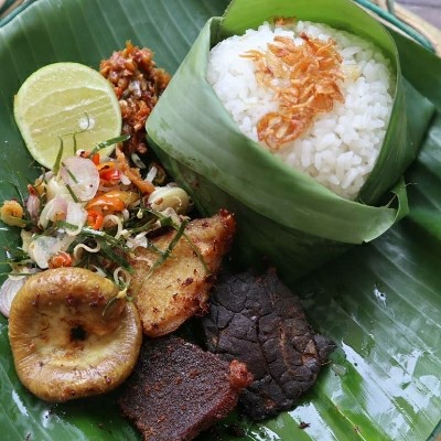 Nasi Uduk Jerit Komplit