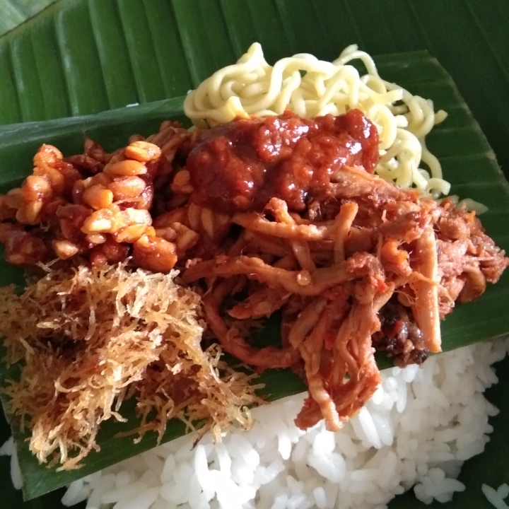 Nasi Jinggo Babi Sisit