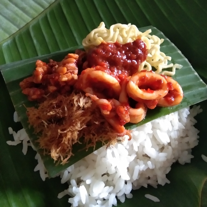 Nasi Jinggo Cumi Lalah Manis