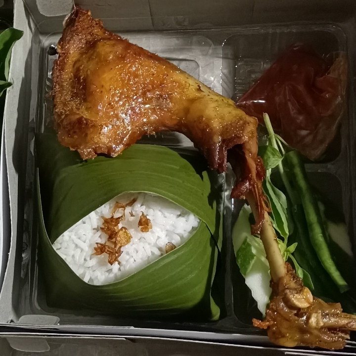 Nasi Kotak Ayam goreng Kampung