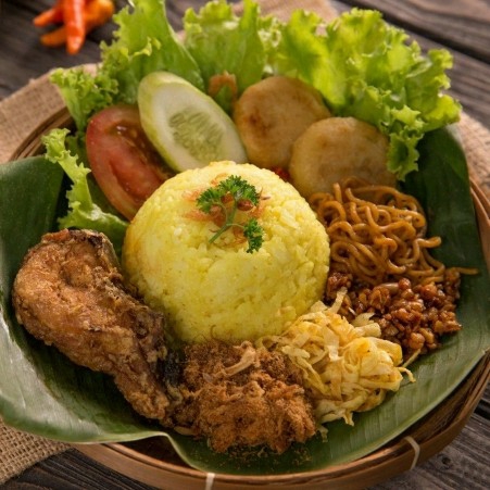 Nasi Kuning Ayam Rica pedis